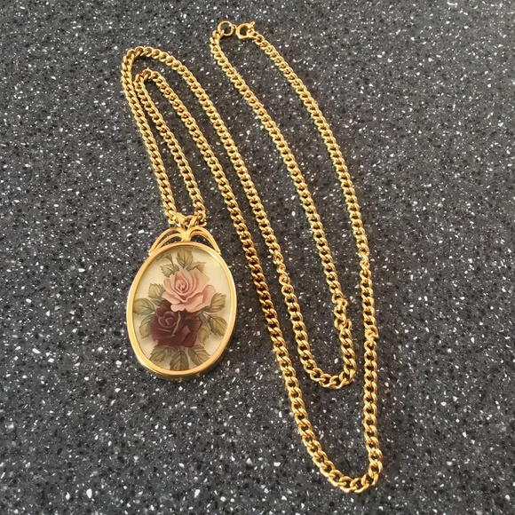 Vintage Gold Tone Necklace with Floral Pendant - Picture 12 of 14